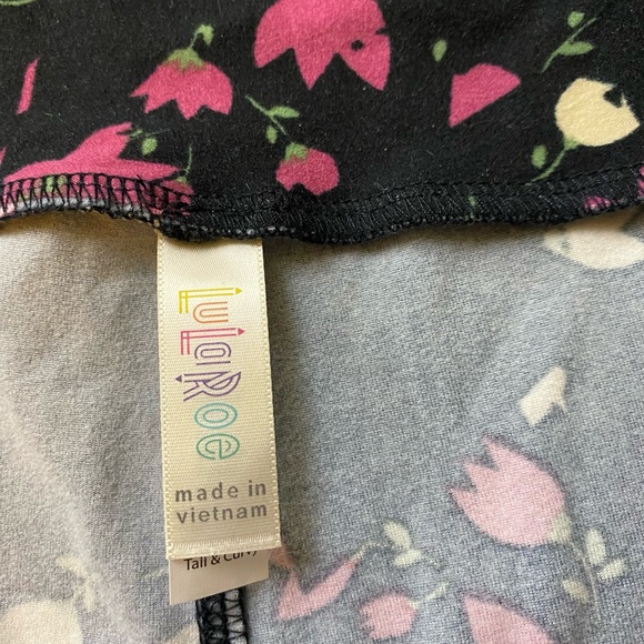 Floral LuLaRoe leggings size Tall & Curvy - Picture 2 of 3